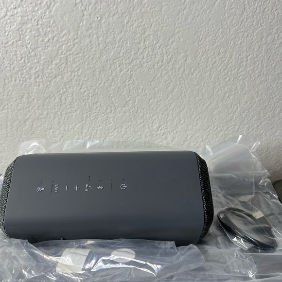 SONY SRSXE300 Bluetooth speaker - Picture 2 of 11